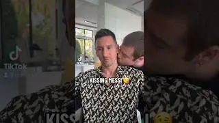 😘 The Argentine comedian Migue Granados posted this video giving a kiss to Lionel #Messi.