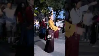 All the way from Toronto! Choeyang lights up NYC Lhakar with her graceful dance  #Lhakar #gorshey