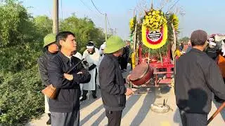 Phong tục chèo đò khi đưa tiễn cụ vong về nơi chín suối.