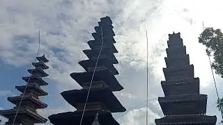 Pura Meru Cakranegara Lombok Rahajeng Galungan Lan Kuningan 19 November 2025