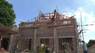 pemasangan papan cor balok pada atap masjid baiturrohman