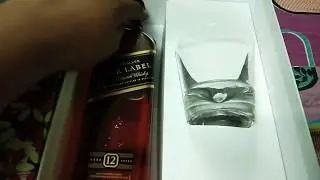 Unboxing Johnnie Walker Black Label Blended Scotch Whiskey Limited Edition 🍾🍾🍾🍾