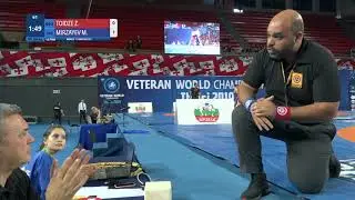 1/4 GR - 130 kg: Z. TOIDZE (GEO) v. M. MIRZAYEV (AZE)