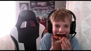 Wolfein News 8: Folding Pizza
