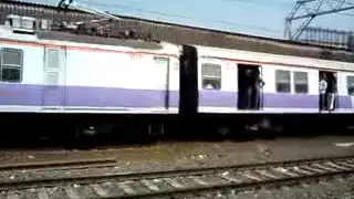 Race between Virar fast & Borivali slow Siemens local trains!!