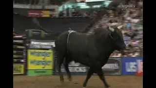 Hang Time throws Eduardo Aparecido in .90 seconds (PBR)