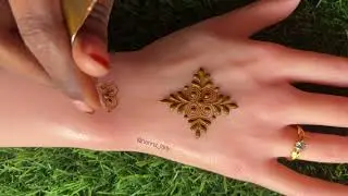 Simple back hand Mehndi design || unique easy Mehndi by @henna_lady 