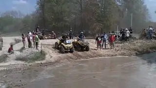 800 outlander max beating a 1000 in a mud race