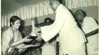 M S Subbulakshmi - Kanjadalayataakshi - Manohari - Muttuswami Dikshitar
