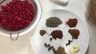Пикантный соус из красной смородины, к мясу и птице.