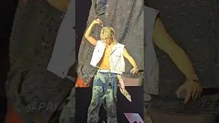 FELIX!??? ABS #straykids #stay #kpop #skz #felix #felixabs #lollapalooza #chicago #chkchkboom