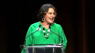 Karen Percy addresses the 2022 Walkley Awards