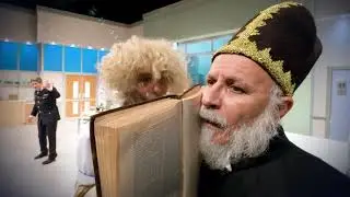 יש רופא באולם - תיאטרון חיפה - הטריילר