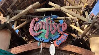 Eating at Confisco in Islands of Adventure at Universal Studios Orlando | Amazing Pad Thai Dish!
