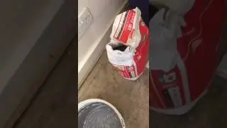 Mixing tile adhesive