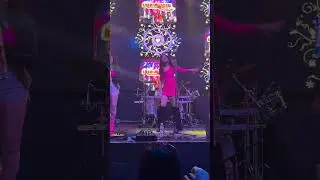 Candelas club los Audis en vivo el tema cumbia salvaje