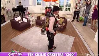 Amazing One-Man-Band Street Performer in Croatia     CIGO.mpg