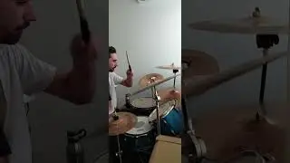 Playing most part of two blink-182 albuns in one take