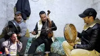 من خالدات #الفنان #أحوزار عبد العزيز ( اديس ثومند ادشكالخ ) أداء #الفنان إدريس إيموزار و المجموعة