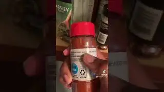 Silicon dioxide is caking agent