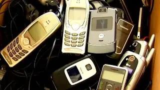 Why Flips Phones Are Making a Comeback