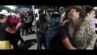 Mira que tremwndo bailon de  el hojo de agua el.chol  bajavera paz