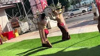 รำบวงสรวง น้อมส่งเสด็จพระบรมสารีริกธาตุ  ณ วัดกลาง ขอนแก่นโดย นางรำสร้างสุขขอนแก่น