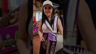 Conocí la historia del mejor desayuno a nivel internacional y le canté una canción