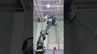video 1557940420 Robot