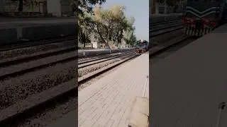 Jaffar express 39UP coming on Okara Railway Station #okaracity #railwaystation #shortvideoviral