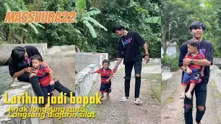Masshuda22 disuruh momong anak (ya udah sekalian latihan jadi bapak)😂