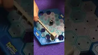 Protect the penguin game 🐧👍 #satisfying #youtubeshorts #shortvideo #short