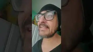 San charbelito y los listones de colores colgados