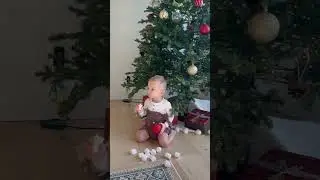 Marshmallows under the tree! 🤍 Christmas magic ✨ #twins #twintoddlers #twinmom