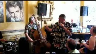 Billy Does It His Way at Melvyns