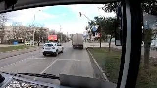 Вид из кабины водителя городского автобуса