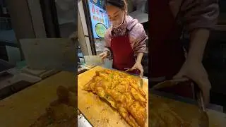 My goodness, this savory pancake is huge!