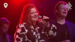 Winnaer Opus Jocus Vastelaovend blieve weej viere Christel van Rijn en Marieke Doesborg
