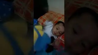 Bayi ngoceh ditemani minions.   #m.nico.abhista