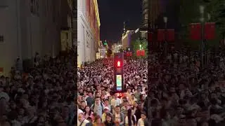 Shanghai Bund Overrun with Tourists During May 1st Holiday!