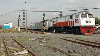 RAMAINYA KERETA API PENUMPANG TAMBAHAN SAAT LIBURAN NATAL DAN TAHUN BARU & KUMPULAN LOK SUMATERA