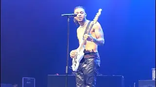 Tone Stith performs 