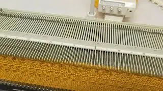 Принцип работы вязальной машинки Brother convertible KX 390.