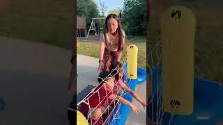 Mom helps Ember and Keegan get their snacks 🤣👧🏻❤️😱