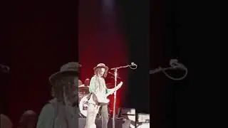 mike campbell jamming with the dirty knobs at the Taft Theater cincinnati 7/9/24.