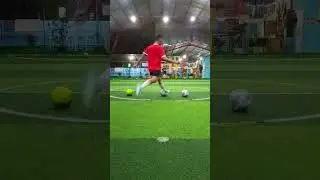 melatih target tendangan