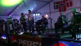Haugelis Orkester   Spiller Itte mas om min tut tut p&aring; teltscenen