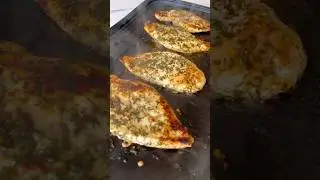 My go-to Greek chicken recipe! Get the full recipe at spoonfulofsi.com 🤍 #recipevideo #greekchicken