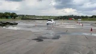 Collision avoidance in the skidpan