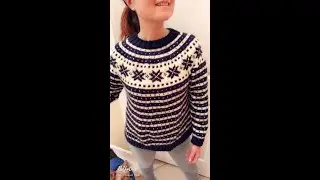 Рождественский свитер &laquo;Candy Cane Lane&raquo; своими руками, 1 из 2, ворот и корпус [дизайн DROPS]